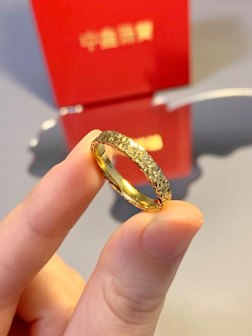 一个两克左右的黄金戒子大约要多少钱,(我要的是足金的)