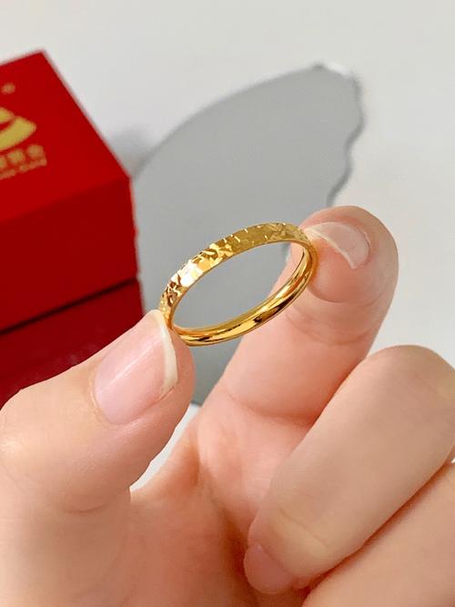 周大生的金戒指两克多一点就是锆石很漂亮买来1463卖出去值多少钱